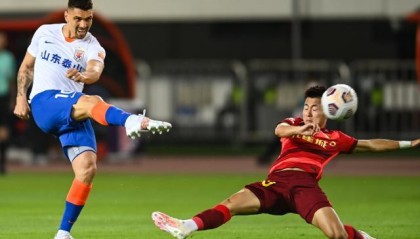 开云-两大巴西落寞豪门追求莫伊塞斯 先降薪再踢巴乙？