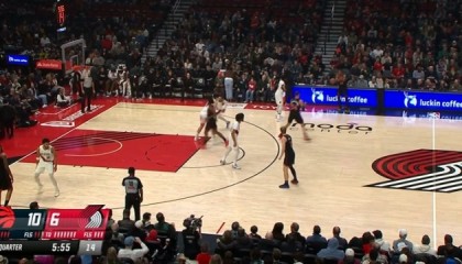 开云体育下载-来了来了！首节5分55秒！杨瀚森直接替换登场了！