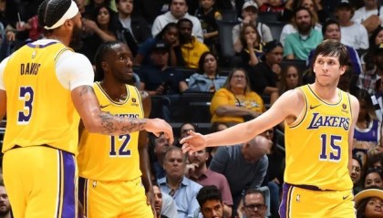 开云APP-得分队内第一！里夫斯又帅又能打无愧湖人第三球星