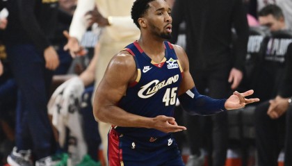 开云体育下载-远远不够！米切尔16投7中&amp;三分7中1 得到15分5板3助&amp;正负值-14